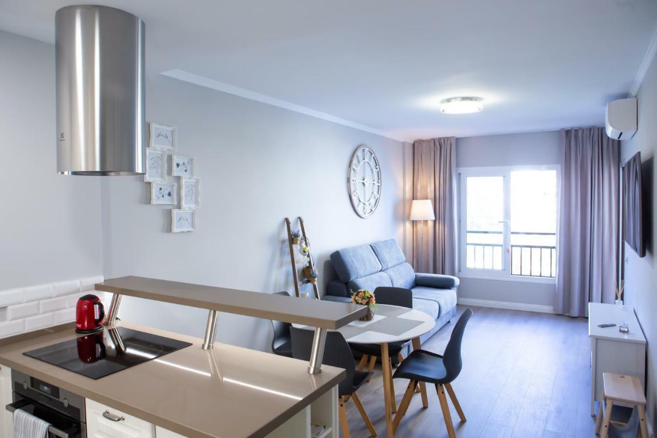 Beachfront Apartment In Fuengirola New Exterior photo